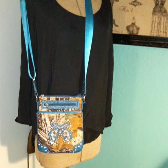 YESIR CROSSBODY BAG - Picture 11 of 13